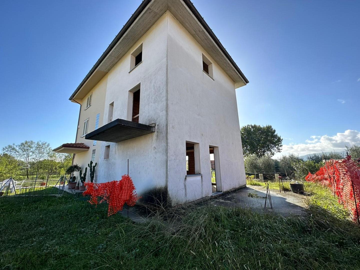 Villa Bifamiliare in vendita a Altopascio, 5 locali, prezzo € 135.000 | PortaleAgenzieImmobiliari.it