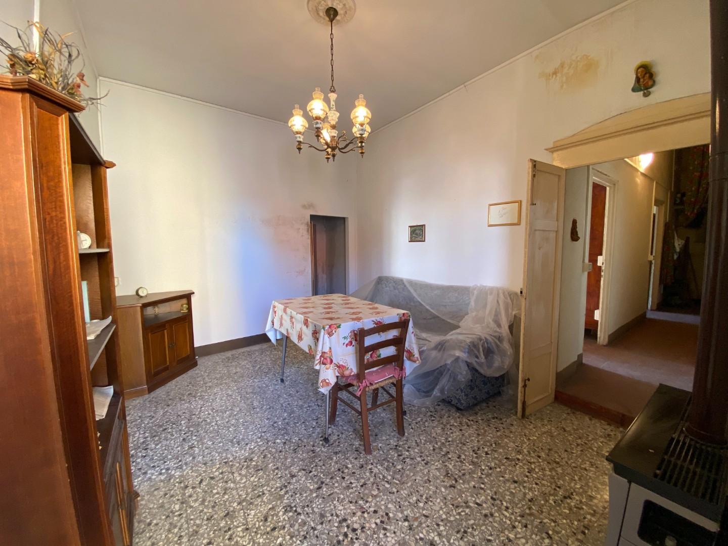 Appartamento in vendita a Carmignano, 4 locali, prezzo € 99.000 | PortaleAgenzieImmobiliari.it
