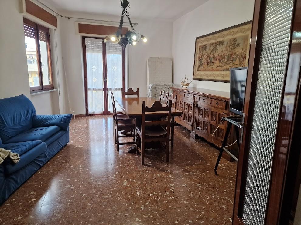 Appartamento in vendita a Carrara, 4 locali, prezzo € 215.000 | PortaleAgenzieImmobiliari.it