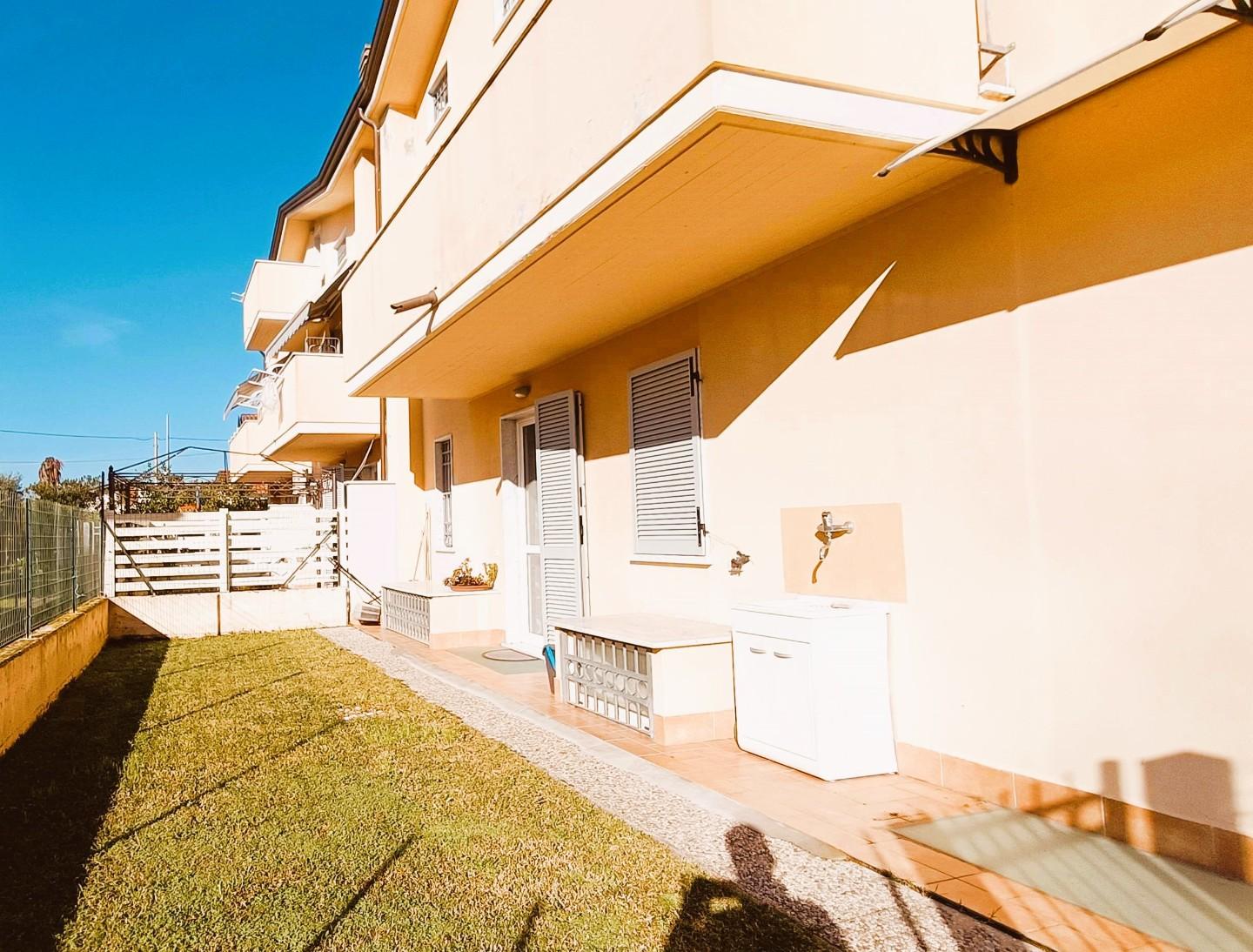Appartamento in vendita a Massa, 5 locali, prezzo € 320.000 | PortaleAgenzieImmobiliari.it