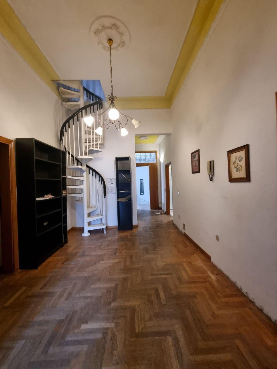 Appartamento in vendita a Colle di Val d'Elsa, 6 locali, prezzo € 210.000 | PortaleAgenzieImmobiliari.it