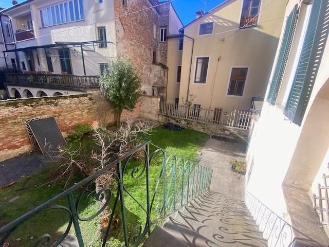 Appartamento in vendita a Lucca, 6 locali, prezzo € 650.000 | PortaleAgenzieImmobiliari.it