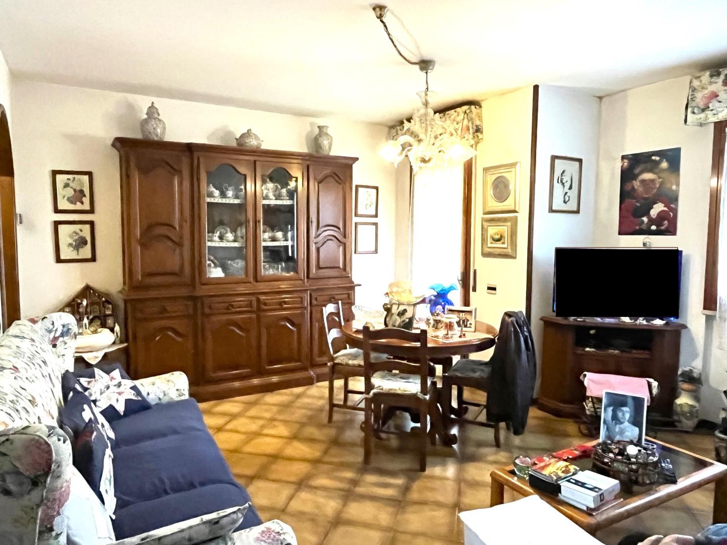 Appartamento in vendita a Forte dei Marmi, 4 locali, prezzo € 450.000 | PortaleAgenzieImmobiliari.it