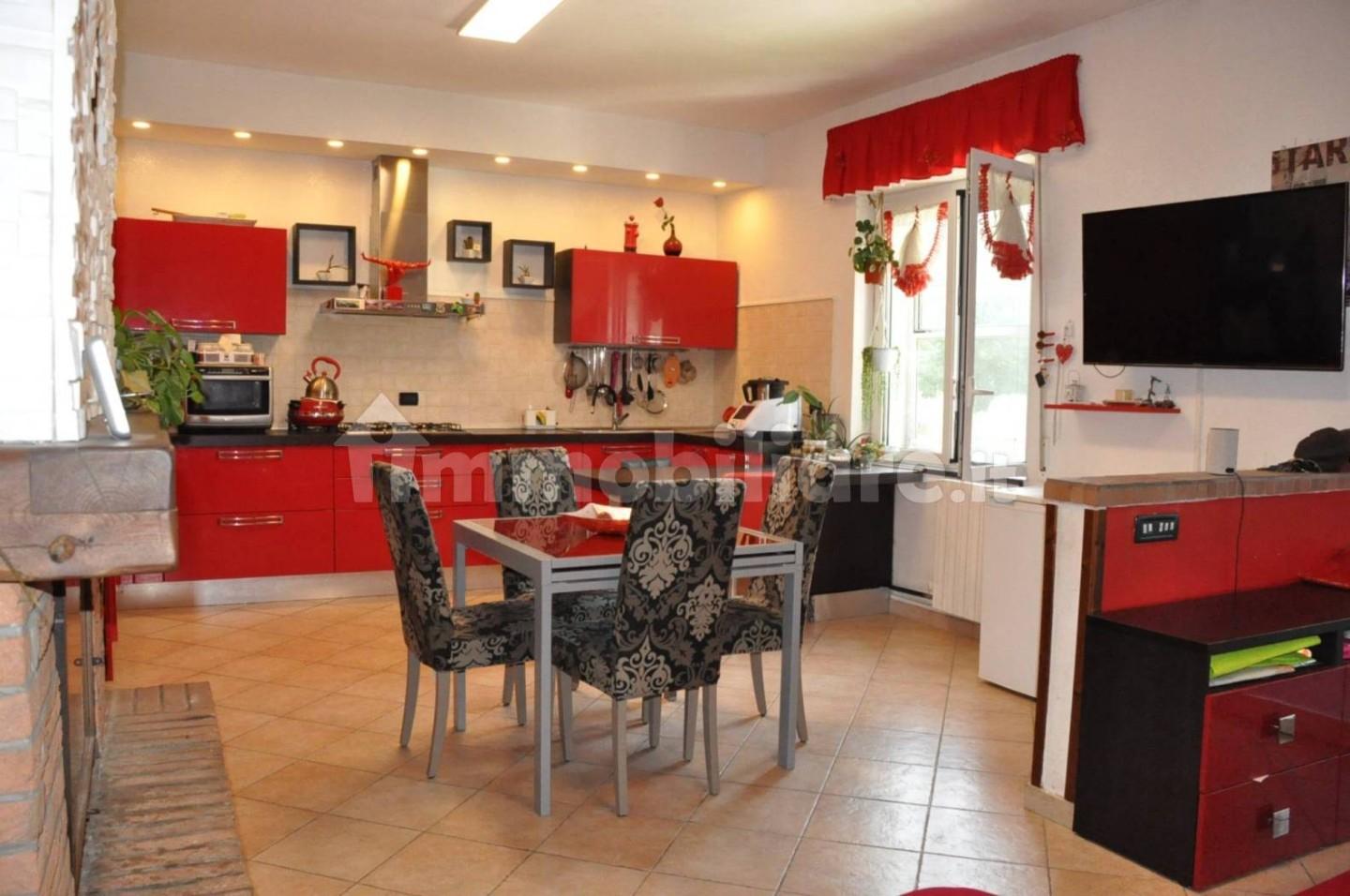 Appartamento in vendita a Collesalvetti, 6 locali, prezzo € 185.000 | PortaleAgenzieImmobiliari.it