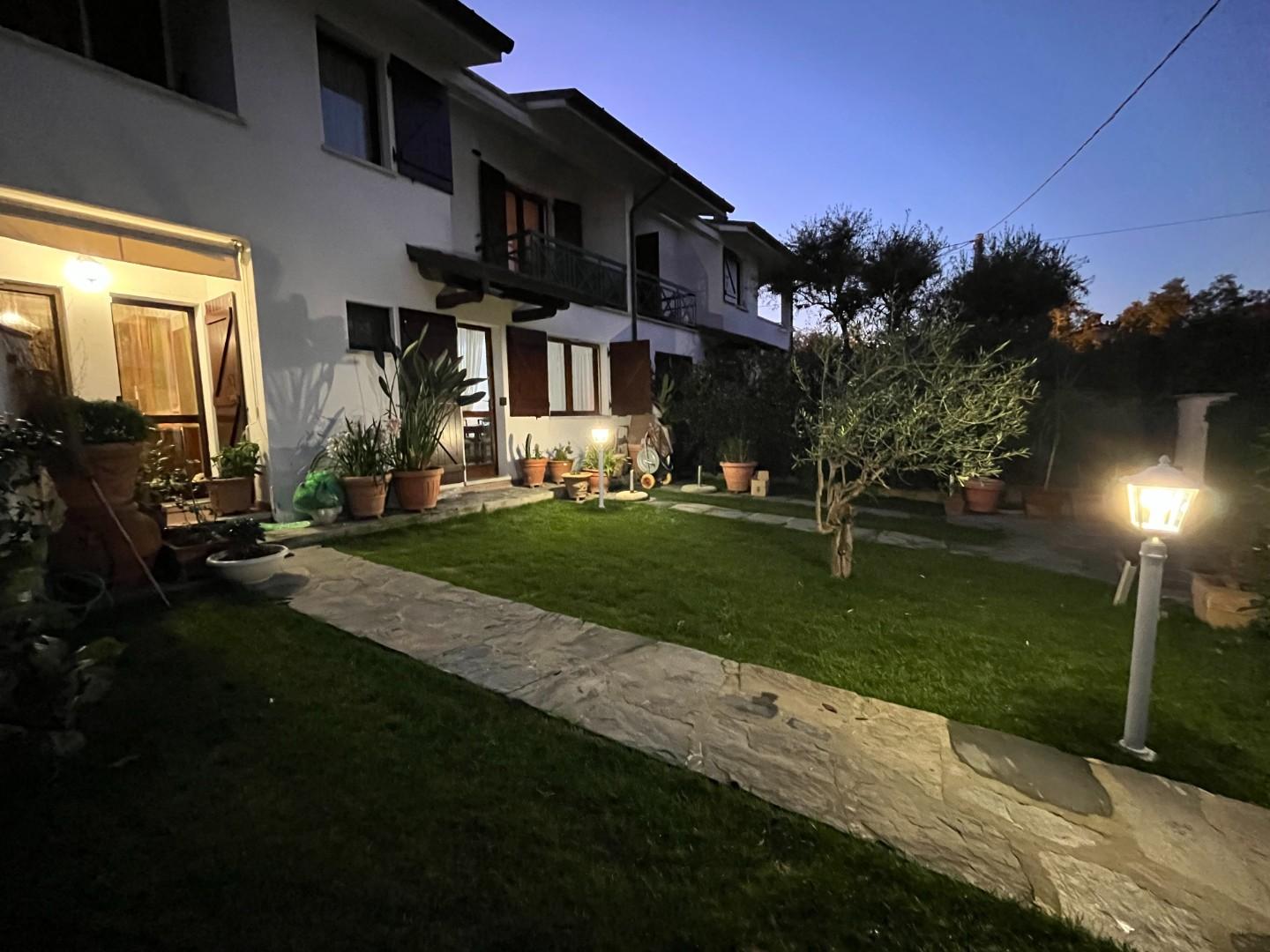 Villa a Schiera in vendita a Pietrasanta, 5 locali, prezzo € 395.000 | PortaleAgenzieImmobiliari.it