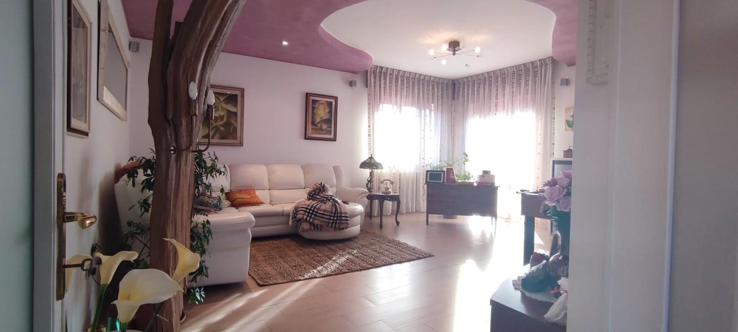 Appartamento in vendita a Mira, 8 locali, prezzo € 240.000 | PortaleAgenzieImmobiliari.it