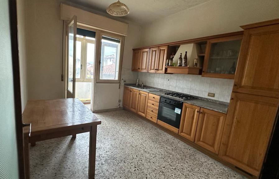Appartamento in vendita a Pisa, 6 locali, prezzo € 245.000 | PortaleAgenzieImmobiliari.it