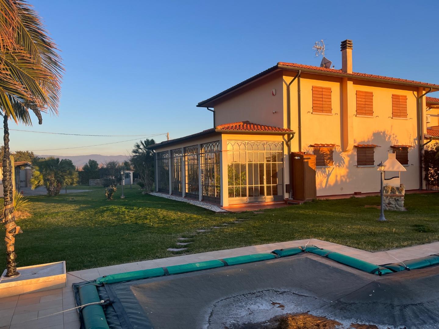 Villa Bifamiliare in vendita a Castagneto Carducci, 6 locali, Trattative riservate | PortaleAgenzieImmobiliari.it