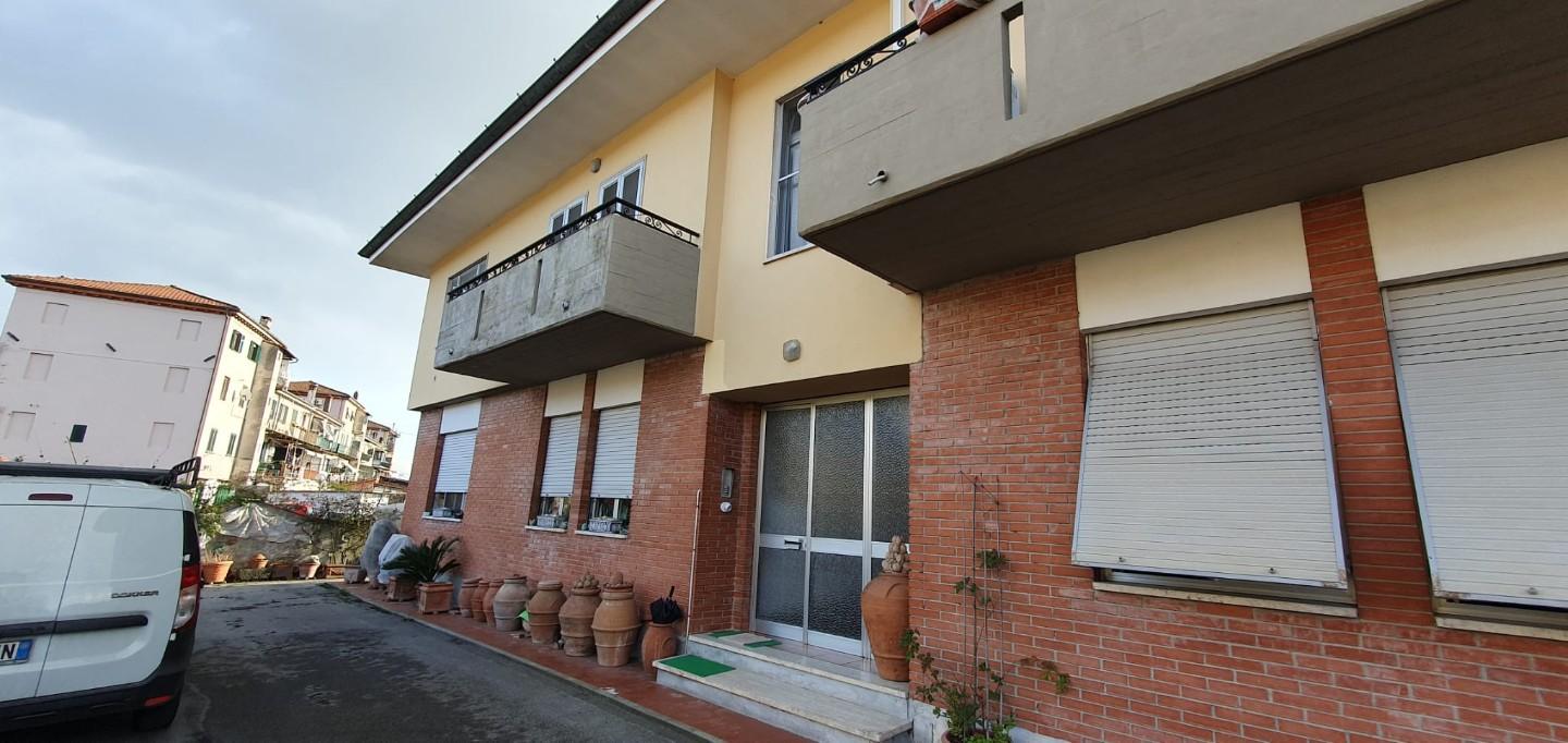 Appartamento in vendita a Lucca, 4 locali, prezzo € 145.000 | PortaleAgenzieImmobiliari.it