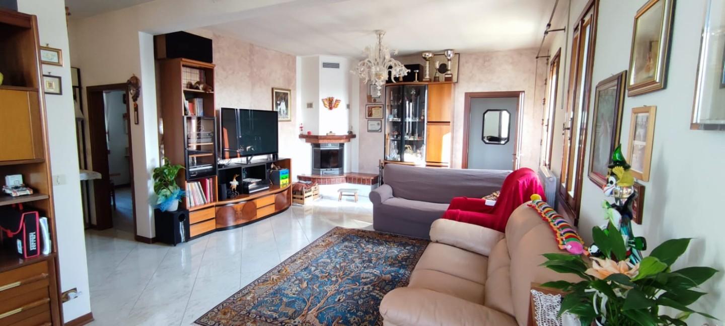 Villa Bifamiliare in vendita a Mira, 6 locali, prezzo € 210.000 | PortaleAgenzieImmobiliari.it