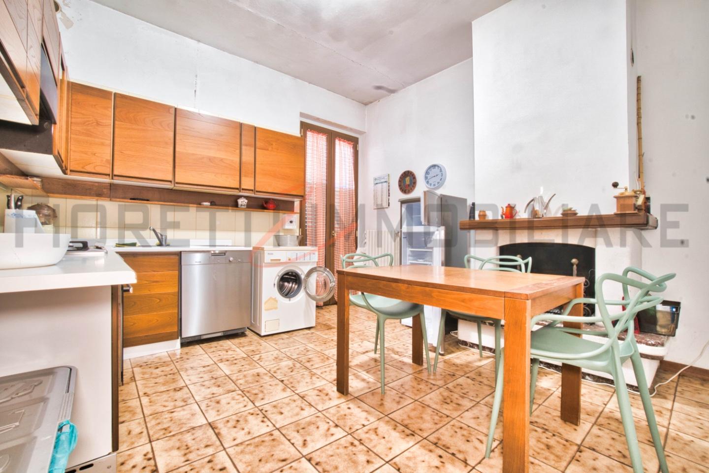 Appartamento in vendita a Gavorrano, 7 locali, prezzo € 170.000 | PortaleAgenzieImmobiliari.it