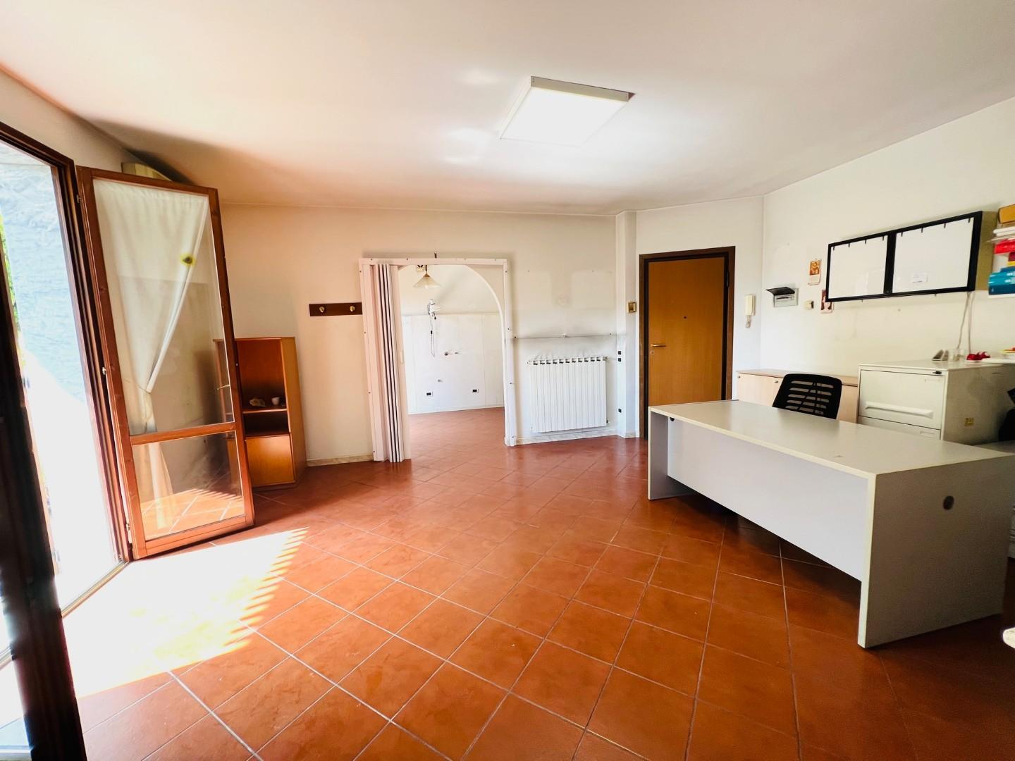 Appartamento in vendita a Massa, 4 locali, prezzo € 235.000 | PortaleAgenzieImmobiliari.it