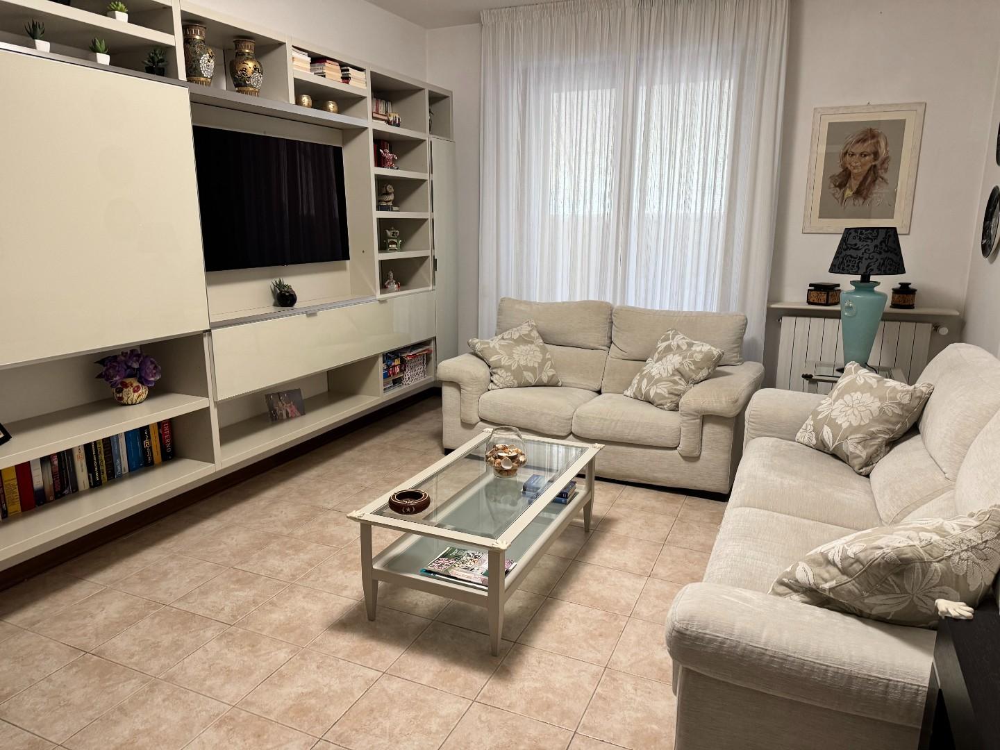 Appartamento in vendita a Viareggio, 3 locali, prezzo € 200.000 | PortaleAgenzieImmobiliari.it