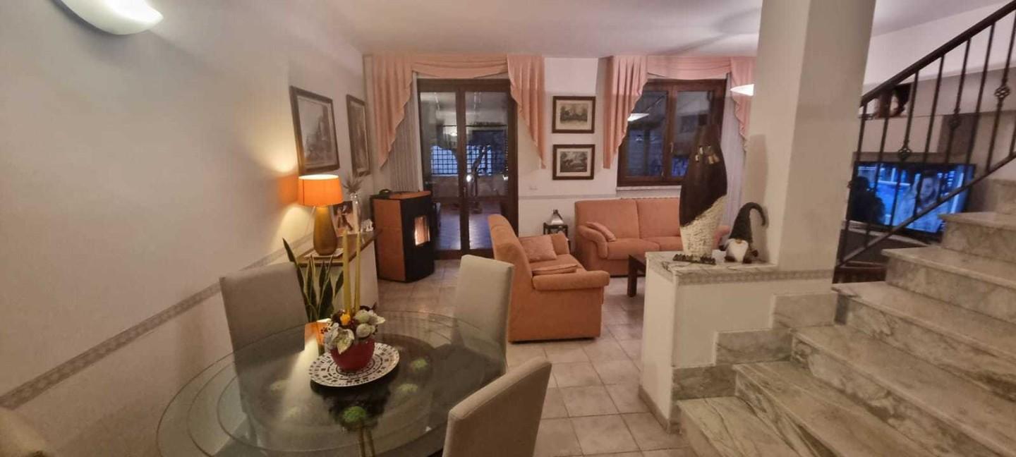 Villa a Schiera in vendita a Carrara, 7 locali, prezzo € 395.000 | PortaleAgenzieImmobiliari.it