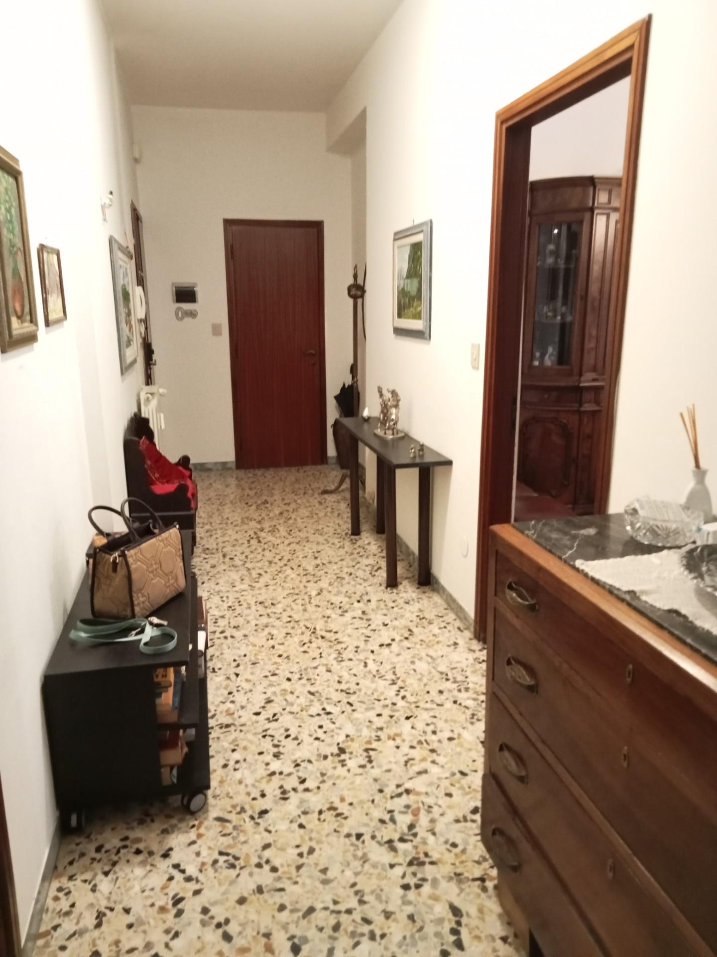 Appartamento in vendita a Aulla, 5 locali, prezzo € 125.000 | PortaleAgenzieImmobiliari.it