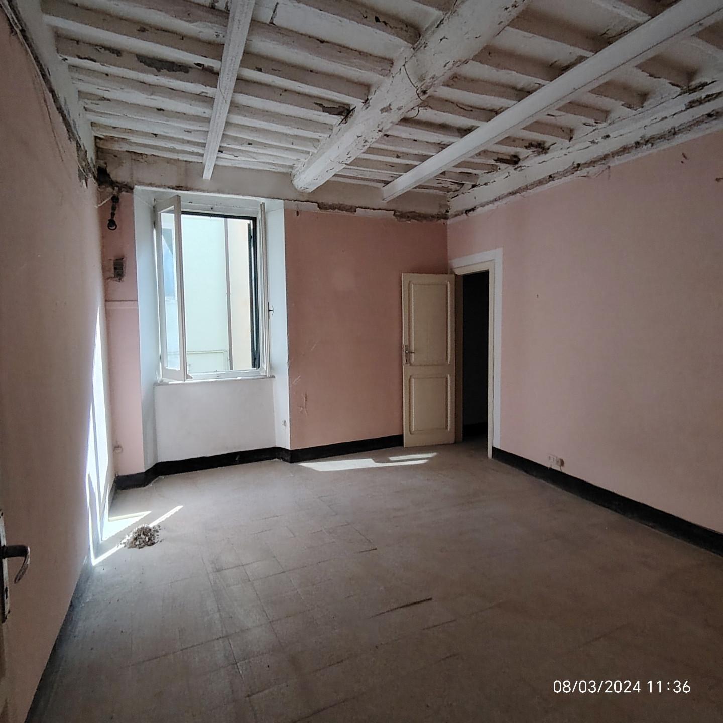 Appartamento in vendita a Carrara, 4 locali, prezzo € 68.000 | PortaleAgenzieImmobiliari.it