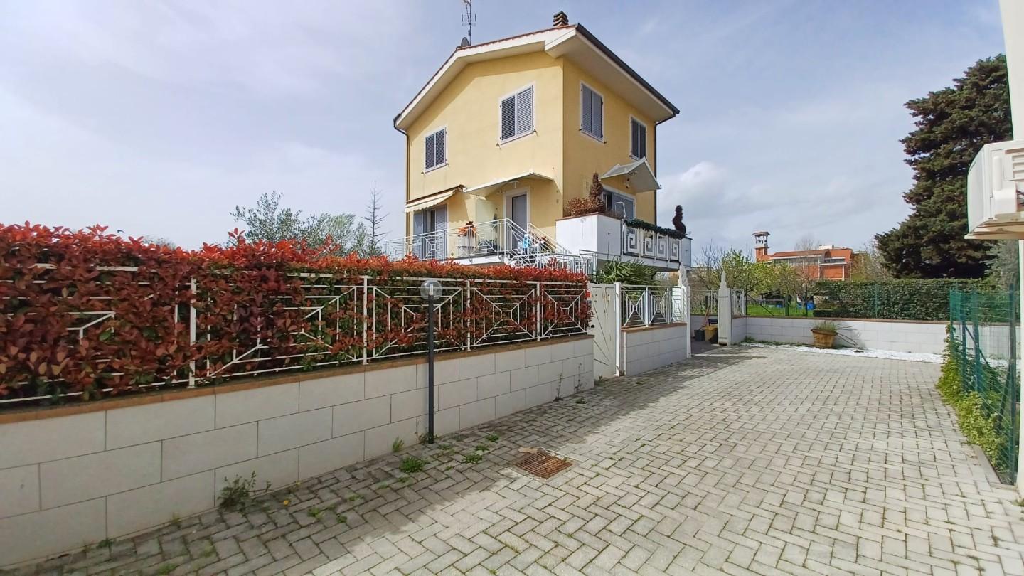 Villa in vendita a Campi Bisenzio, 5 locali, prezzo € 465.000 | PortaleAgenzieImmobiliari.it