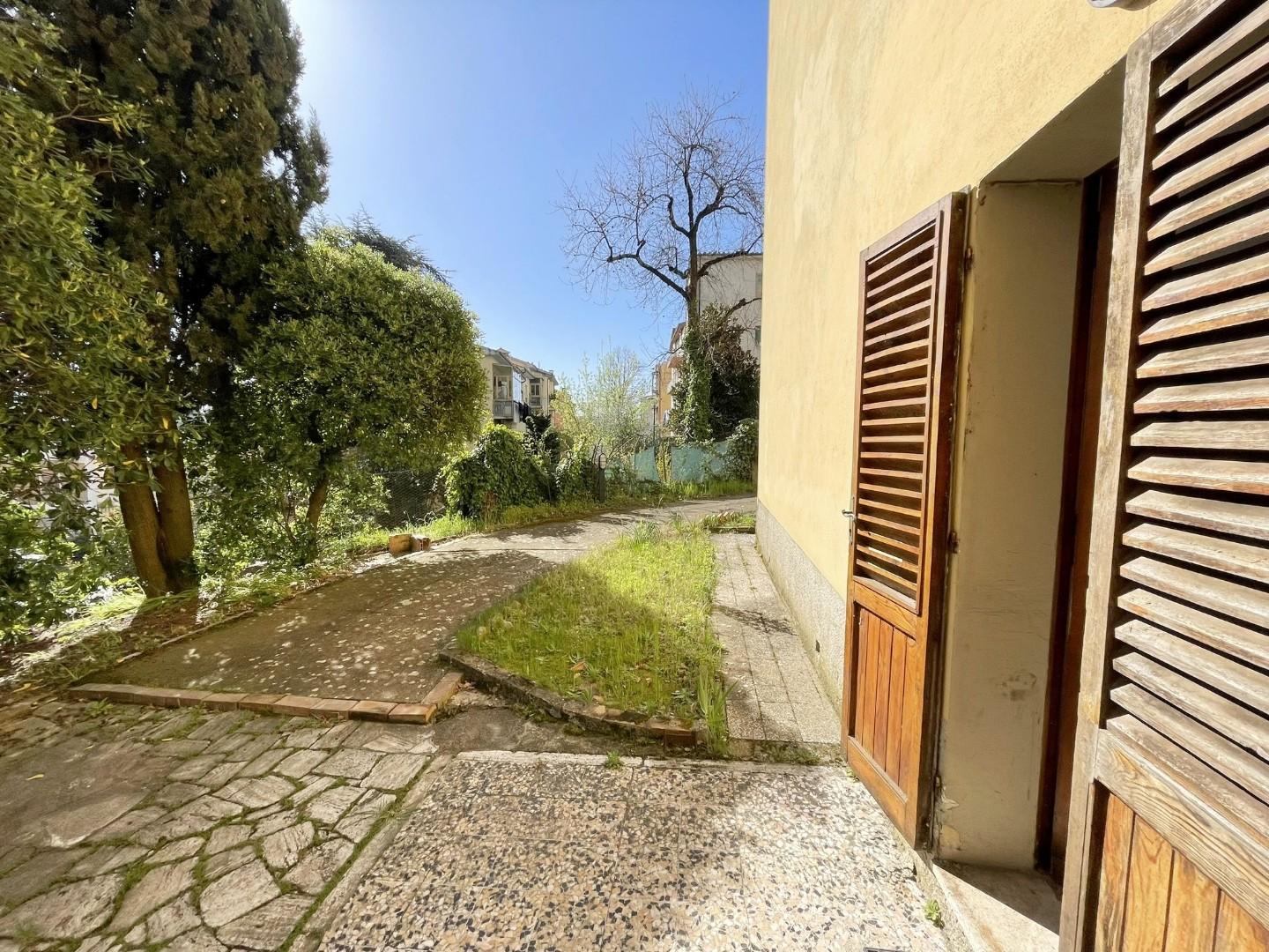 Appartamento in vendita a Siena, 5 locali, prezzo € 250.000 | PortaleAgenzieImmobiliari.it