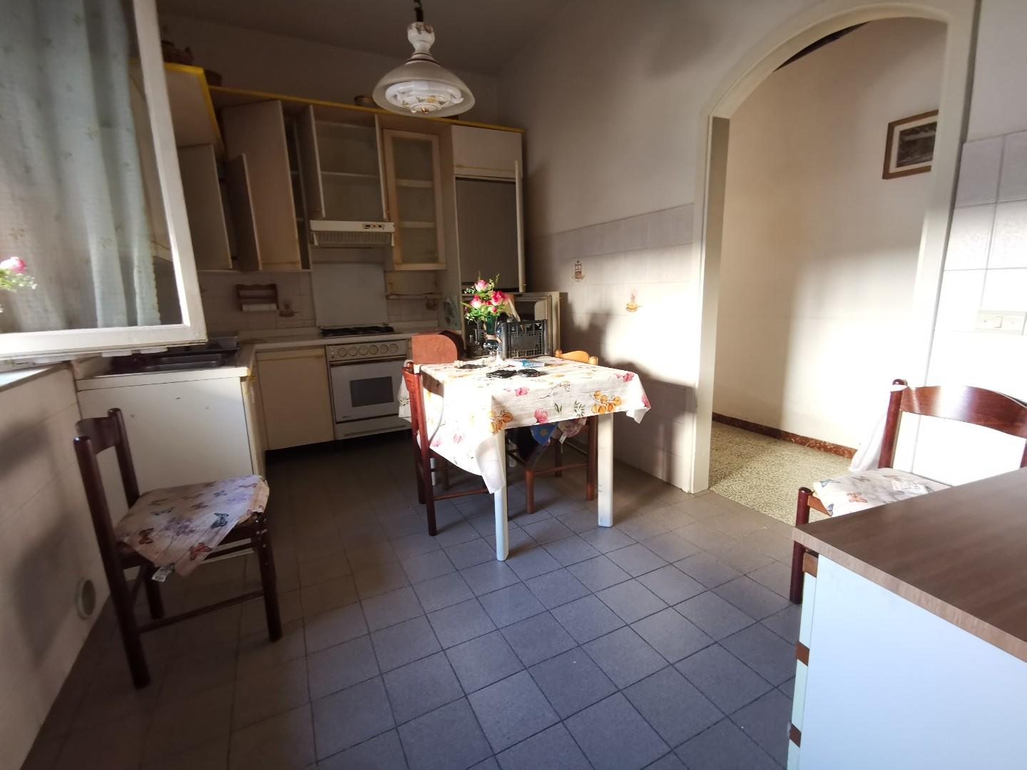 Appartamento in vendita a Fucecchio, 5 locali, prezzo € 75.000 | PortaleAgenzieImmobiliari.it