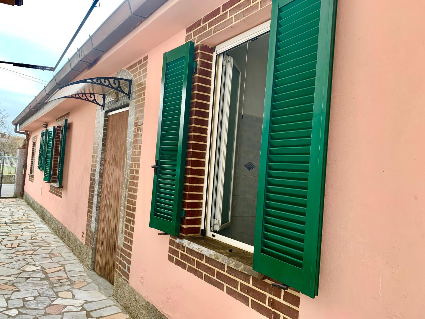 Villa Bifamiliare in vendita a Castelnuovo Magra, 4 locali, prezzo € 140.000 | PortaleAgenzieImmobiliari.it