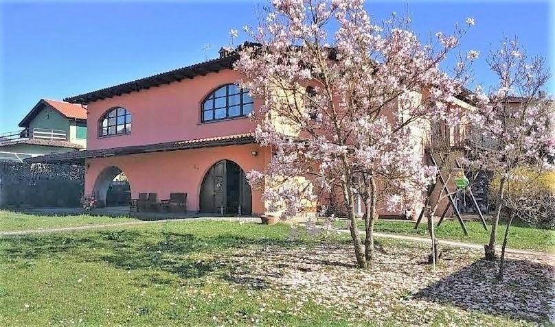 Villa in vendita a Barga, 9 locali, prezzo € 800.000 | PortaleAgenzieImmobiliari.it