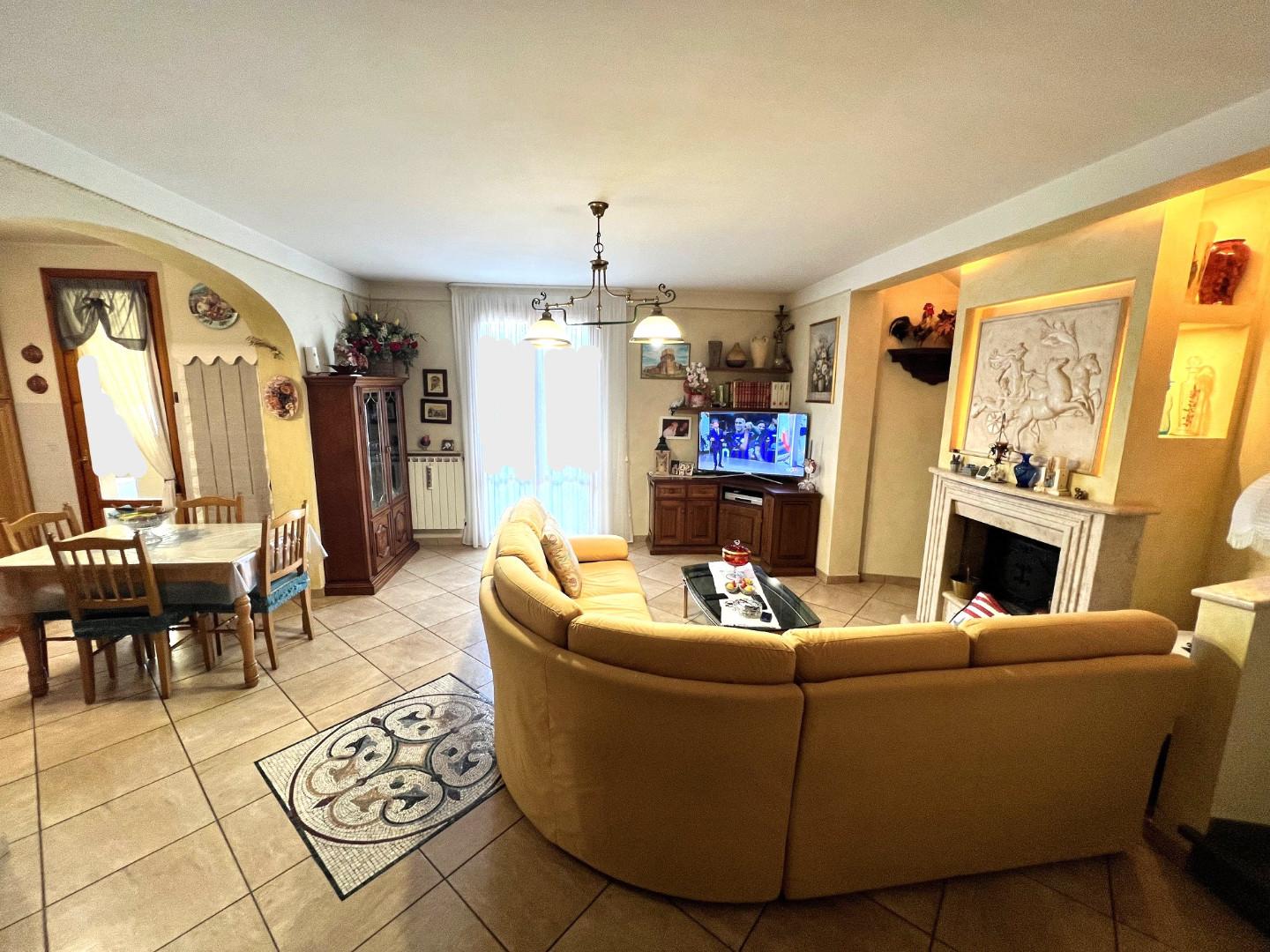 Appartamento in vendita a Lastra a Signa, 5 locali, prezzo € 270.000 | PortaleAgenzieImmobiliari.it