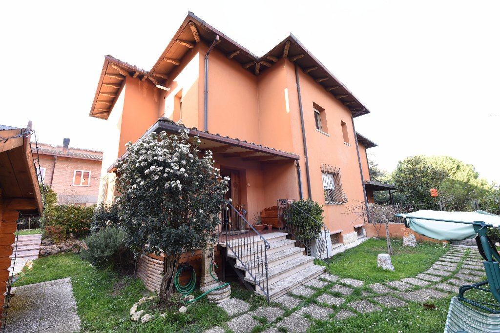 Villa Bifamiliare in vendita a Casole d'Elsa, 9 locali, prezzo € 340.000 | PortaleAgenzieImmobiliari.it