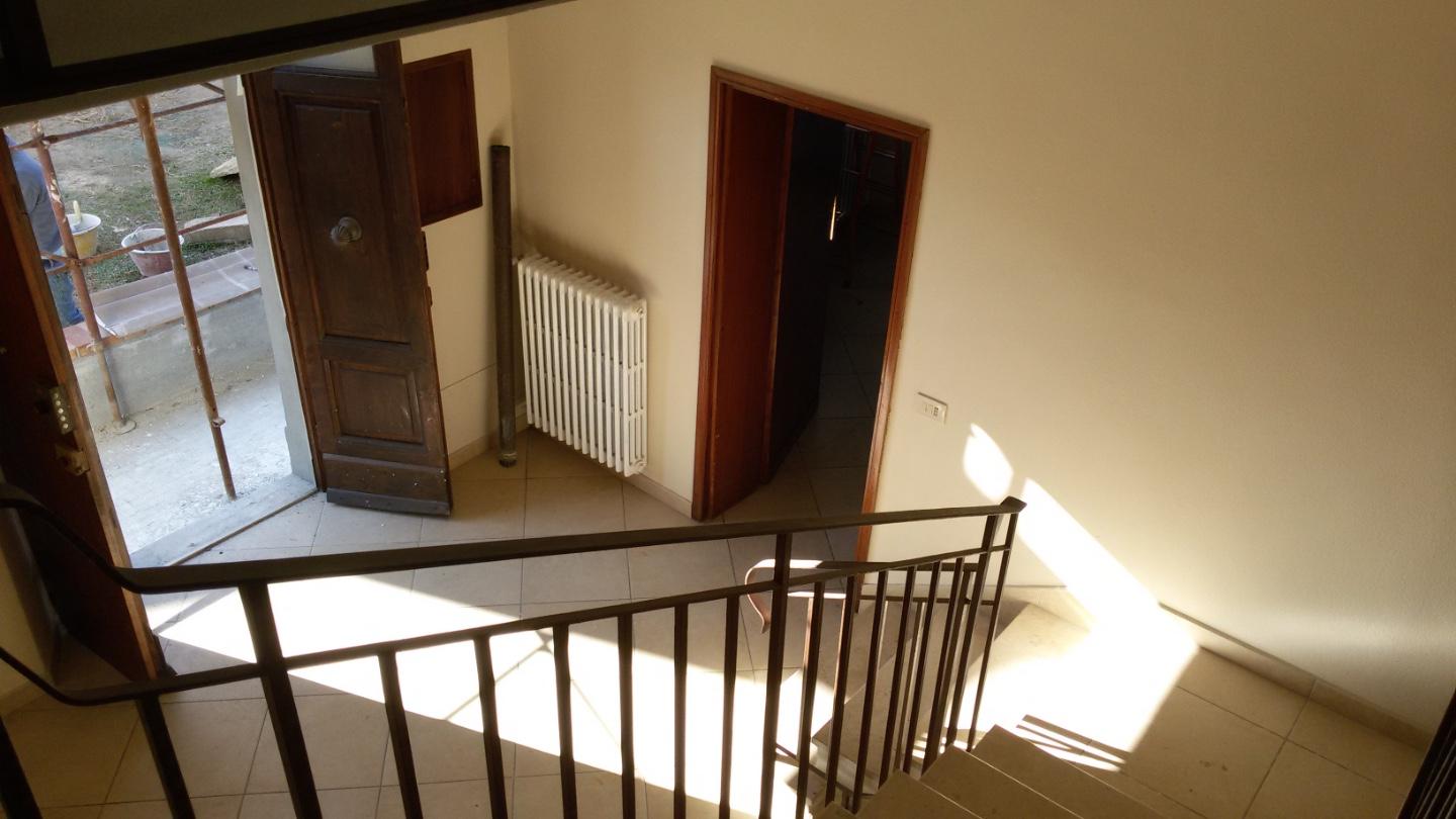 Appartamento in affitto a Calci, 5 locali, prezzo € 800 | CambioCasa.it