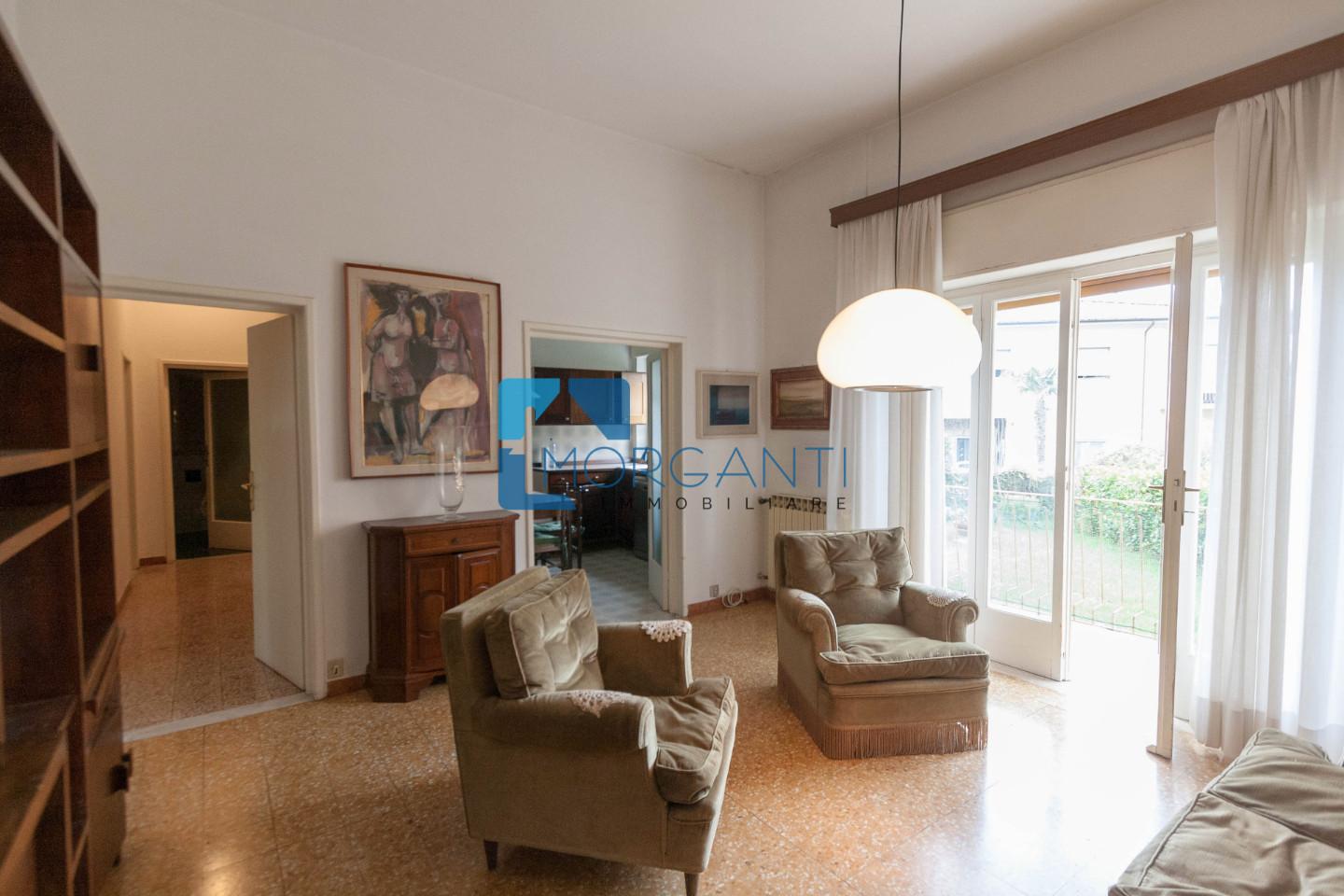 Appartamento in vendita a Pietrasanta, 5 locali, prezzo € 270.000 | PortaleAgenzieImmobiliari.it