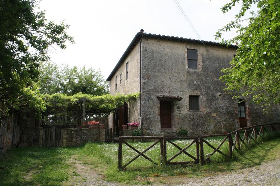 Rustico / Casale in vendita a Monticiano, 9 locali, prezzo € 260.000 | CambioCasa.it
