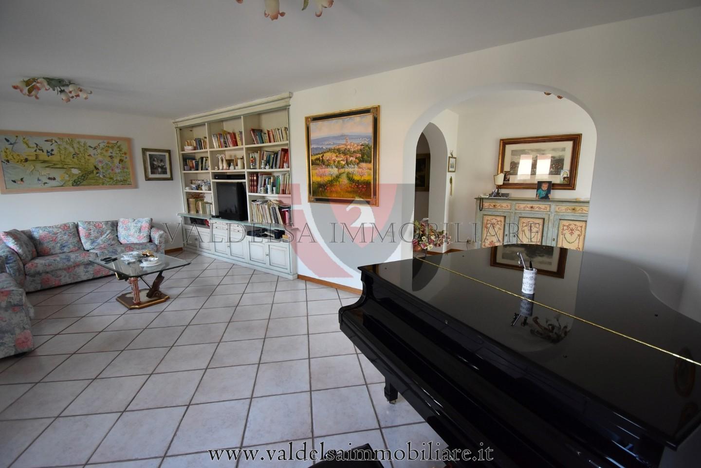 Villa in vendita a Colle di Val d'Elsa, 8 locali, prezzo € 650.000 | PortaleAgenzieImmobiliari.it