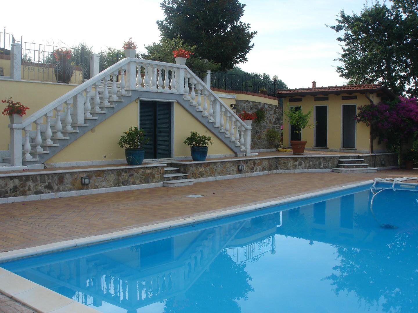 Villa in vendita a Ortonovo, 11 locali, prezzo € 1.450.000 | PortaleAgenzieImmobiliari.it