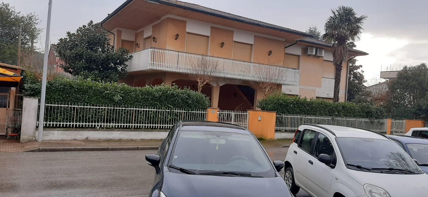 Villa in Vendita a Crespina Lorenzana