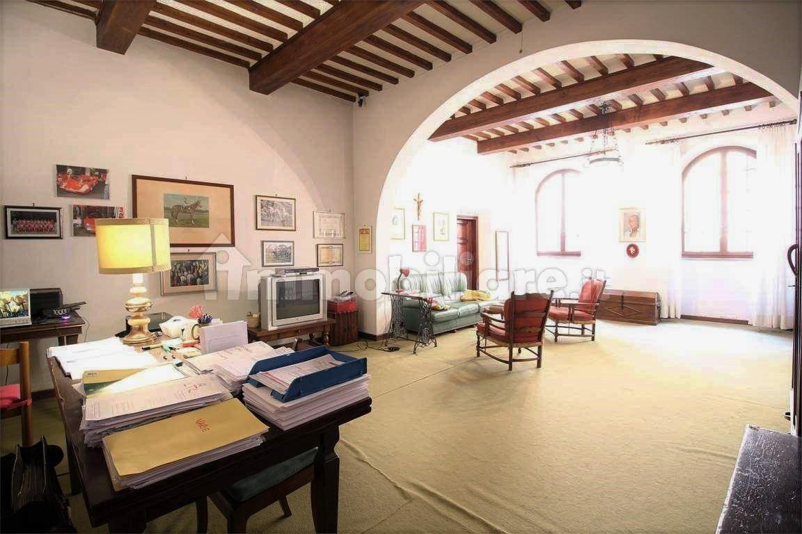 Villa in vendita a Buti, 8 locali, prezzo € 320.000 | PortaleAgenzieImmobiliari.it