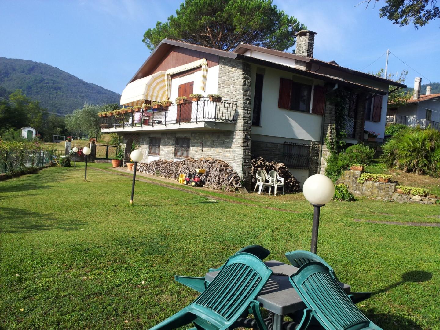 Villa in vendita a Tresana, 10 locali, prezzo € 350.000 | PortaleAgenzieImmobiliari.it