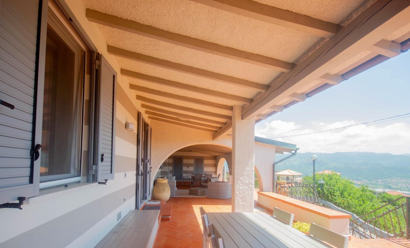 Villa in vendita a Vezzano Ligure, 13 locali, prezzo € 670.000 | PortaleAgenzieImmobiliari.it