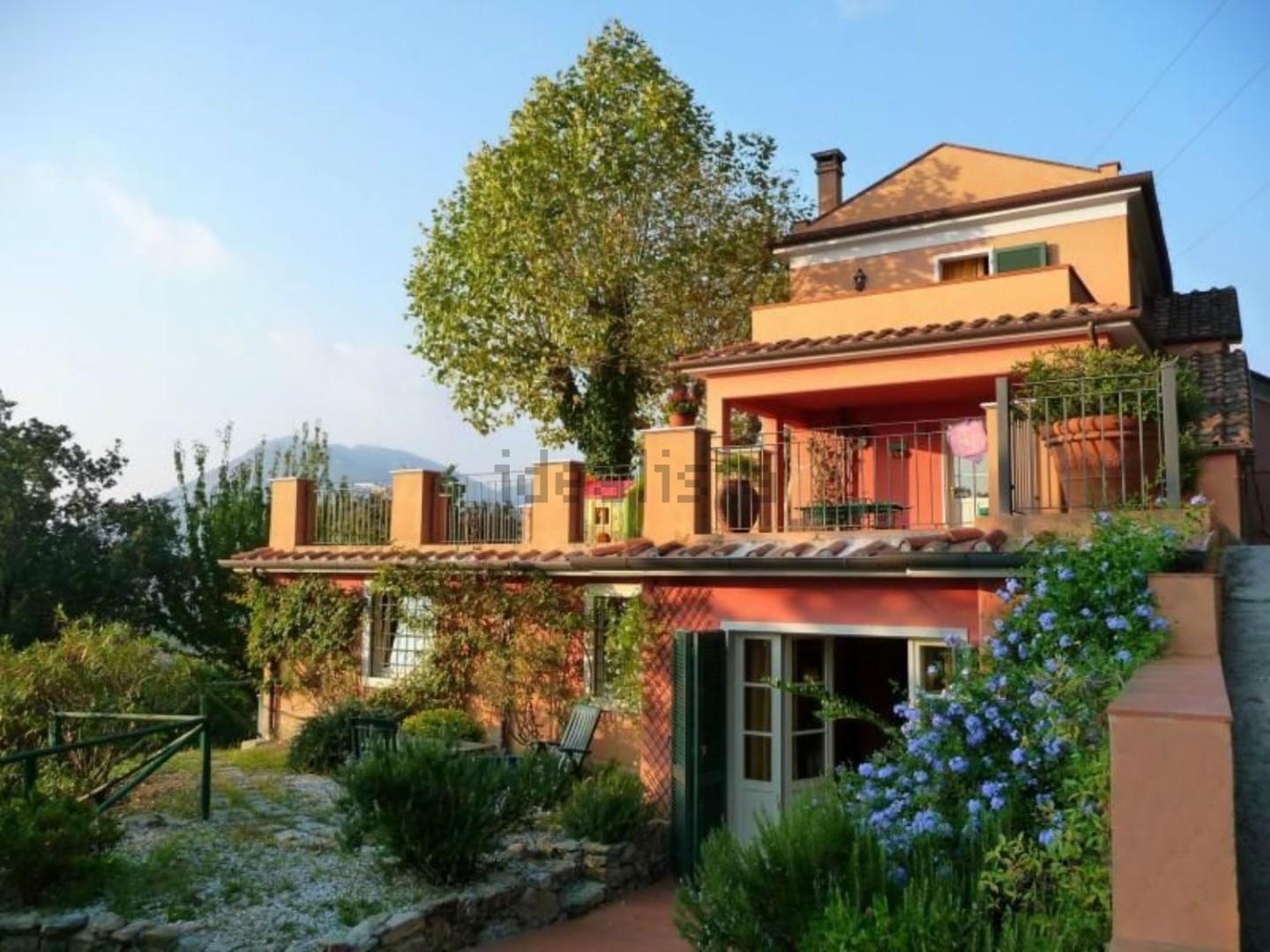 Villa Bifamiliare in vendita a Carrara, 8 locali, prezzo € 450.000 | PortaleAgenzieImmobiliari.it