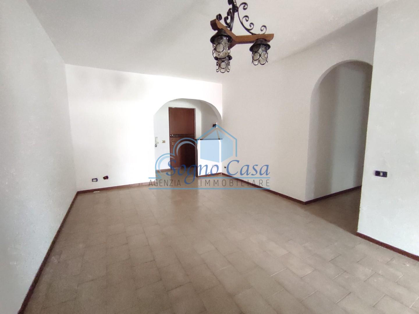 Appartamento in vendita a Ortonovo, 4 locali, prezzo € 120.000 | CambioCasa.it