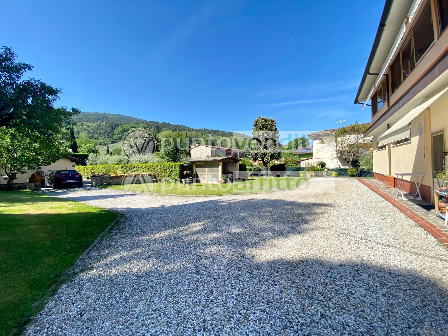 Villa Bifamiliare in vendita a Capannori, 7 locali, prezzo € 370.000 | PortaleAgenzieImmobiliari.it