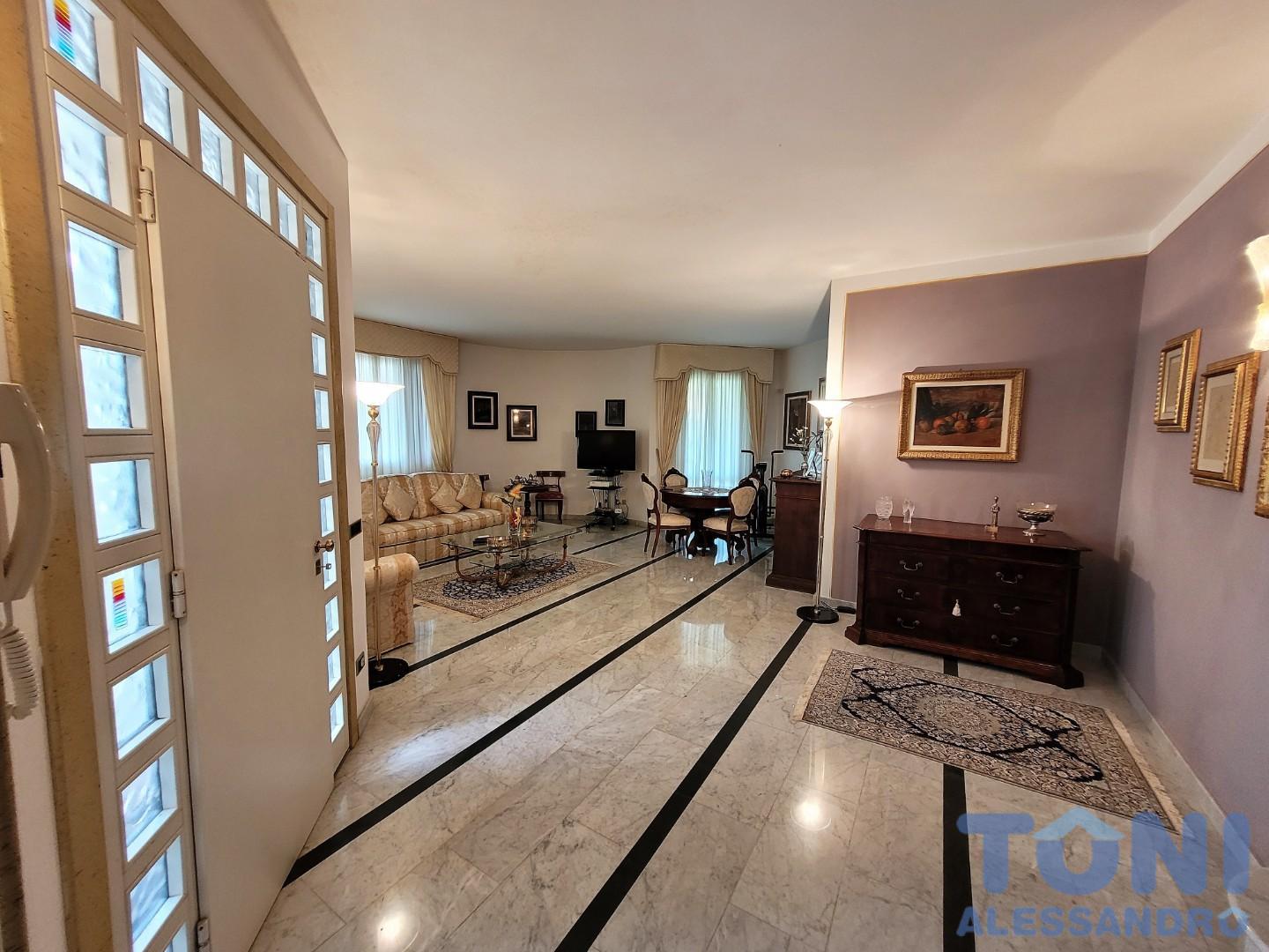Villa in vendita a Cerreto Guidi, 10 locali, prezzo € 690.000 | PortaleAgenzieImmobiliari.it