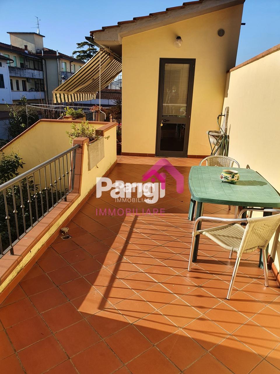 Appartamento in vendita a Prato, 8 locali, prezzo € 489.000 | PortaleAgenzieImmobiliari.it