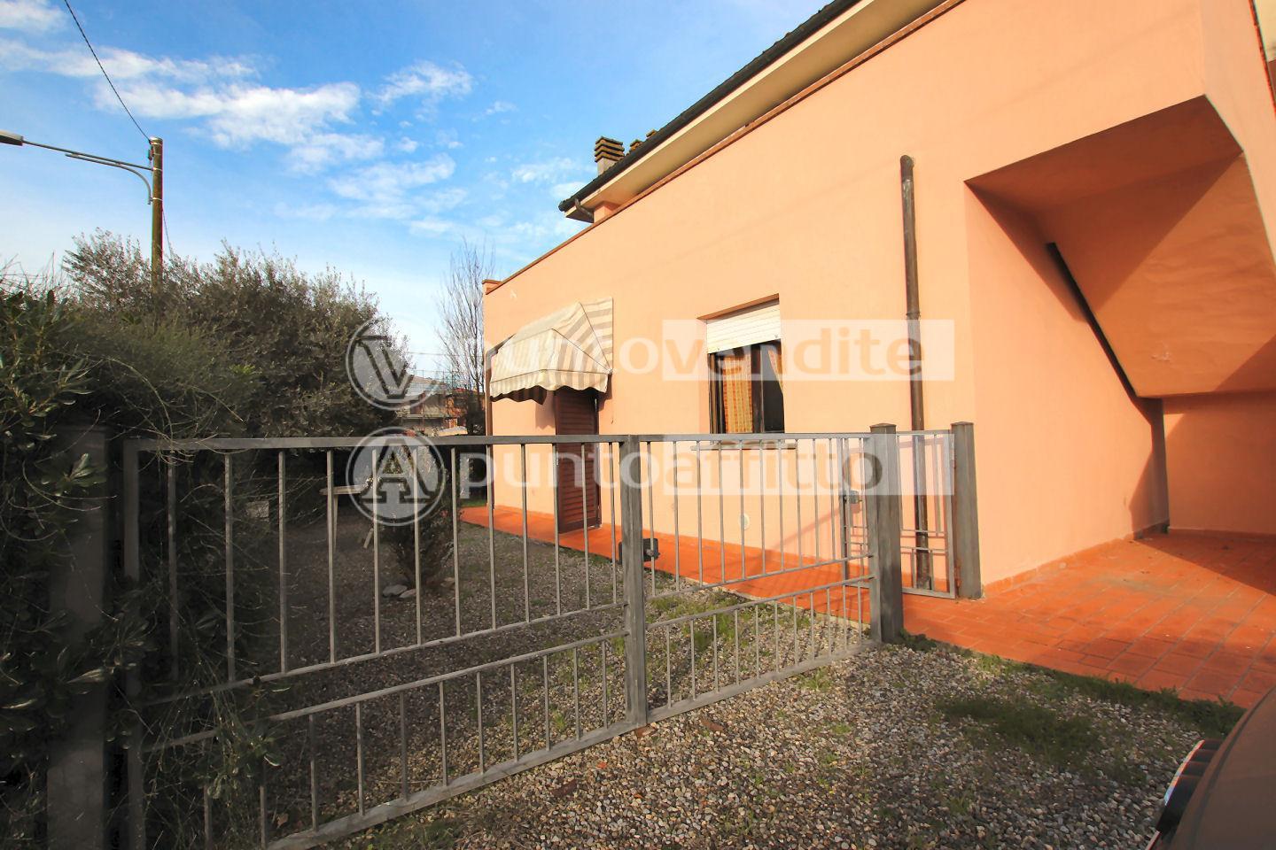 Appartamento in vendita a Lucca, 4 locali, prezzo € 158.000 | PortaleAgenzieImmobiliari.it