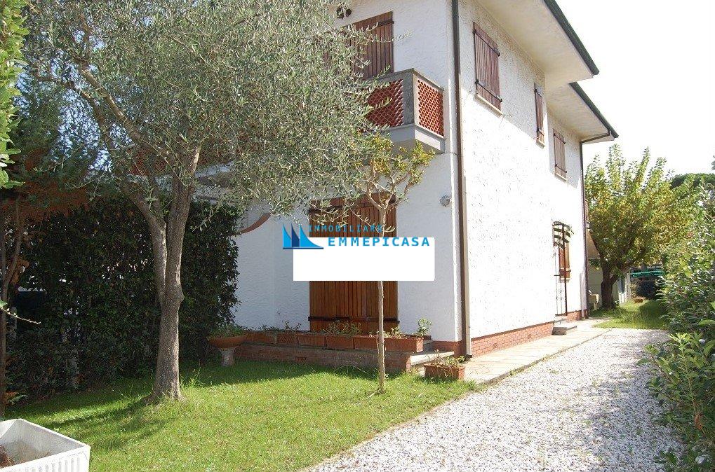 Villa Bifamiliare in vendita a Montignoso, 4 locali, prezzo € 550.000 | PortaleAgenzieImmobiliari.it