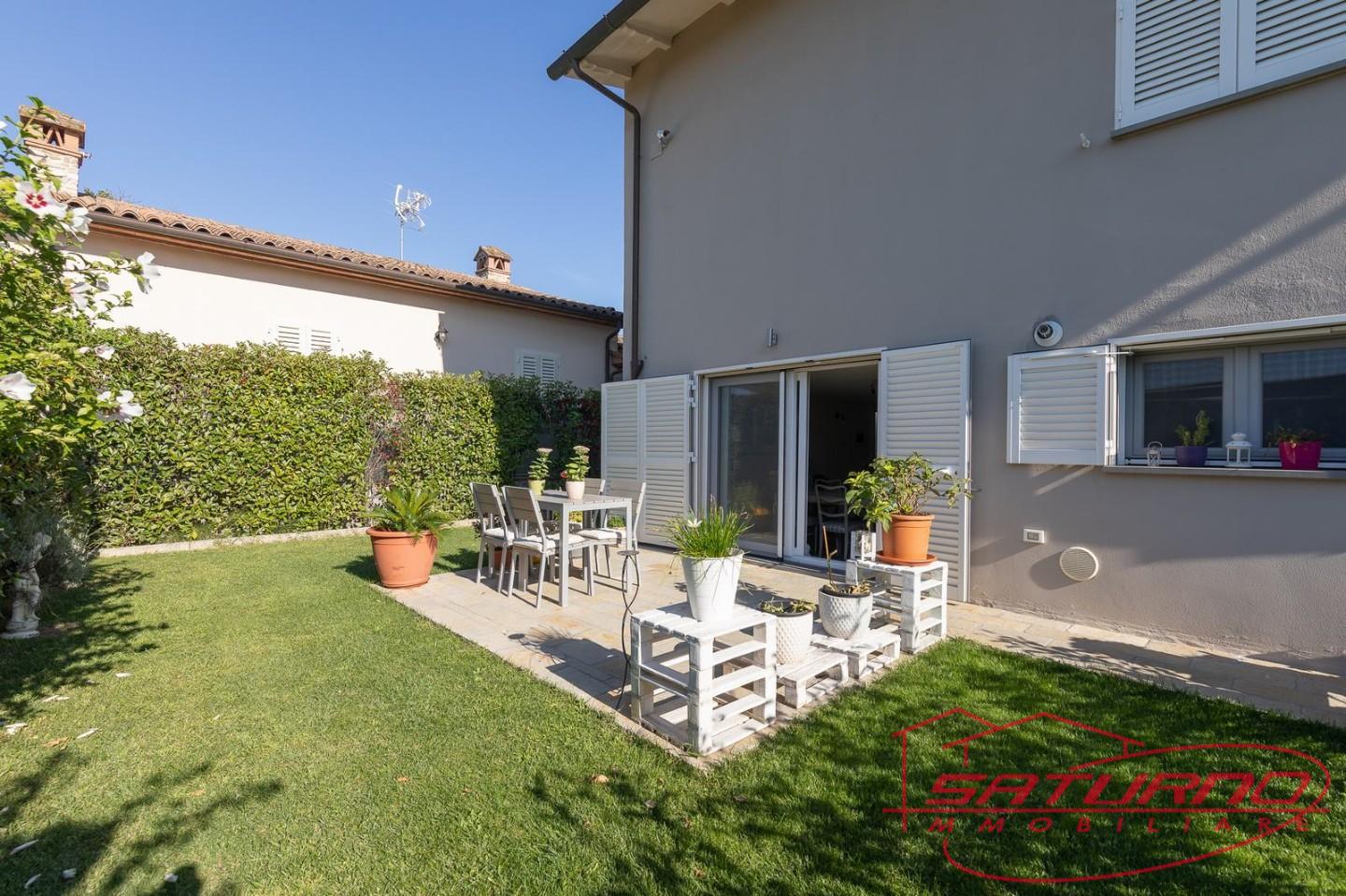 Villa in vendita a Montecarlo, 9 locali, prezzo € 600.000 | PortaleAgenzieImmobiliari.it