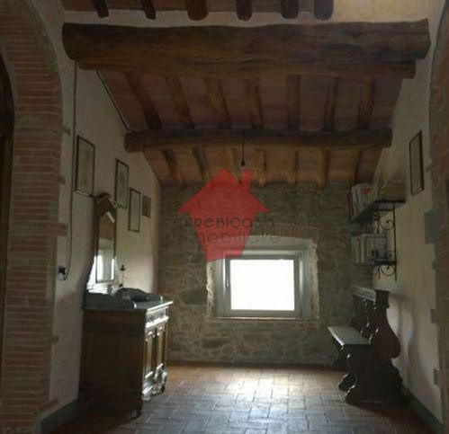 Rustico / Casale in vendita a Lamporecchio, 7 locali, prezzo € 330.000 | CambioCasa.it