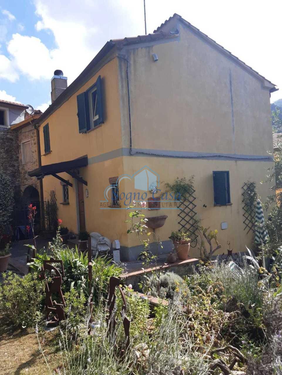 Villa in vendita a Ortonovo, 8 locali, prezzo € 295.000 | PortaleAgenzieImmobiliari.it