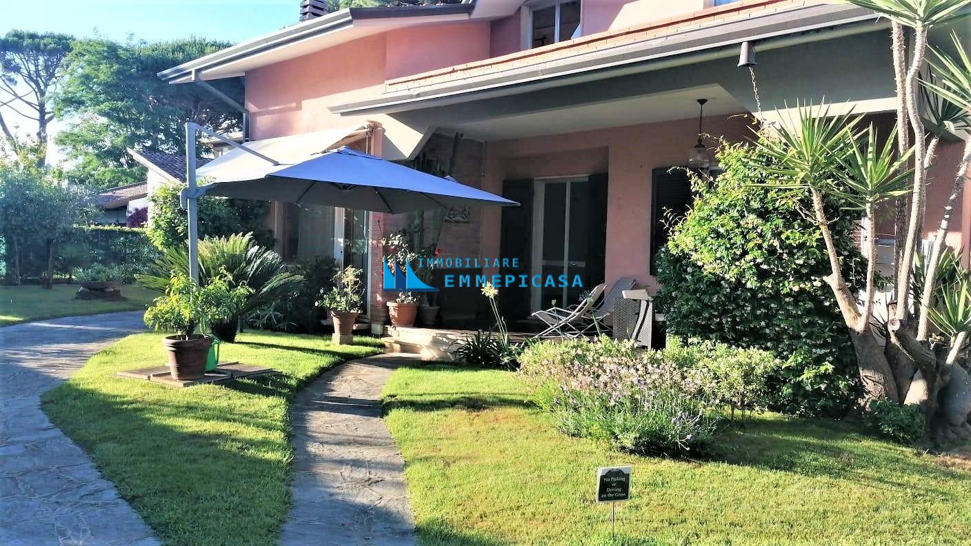 Villa in vendita a Montignoso, 10 locali, prezzo € 1.200.000 | PortaleAgenzieImmobiliari.it