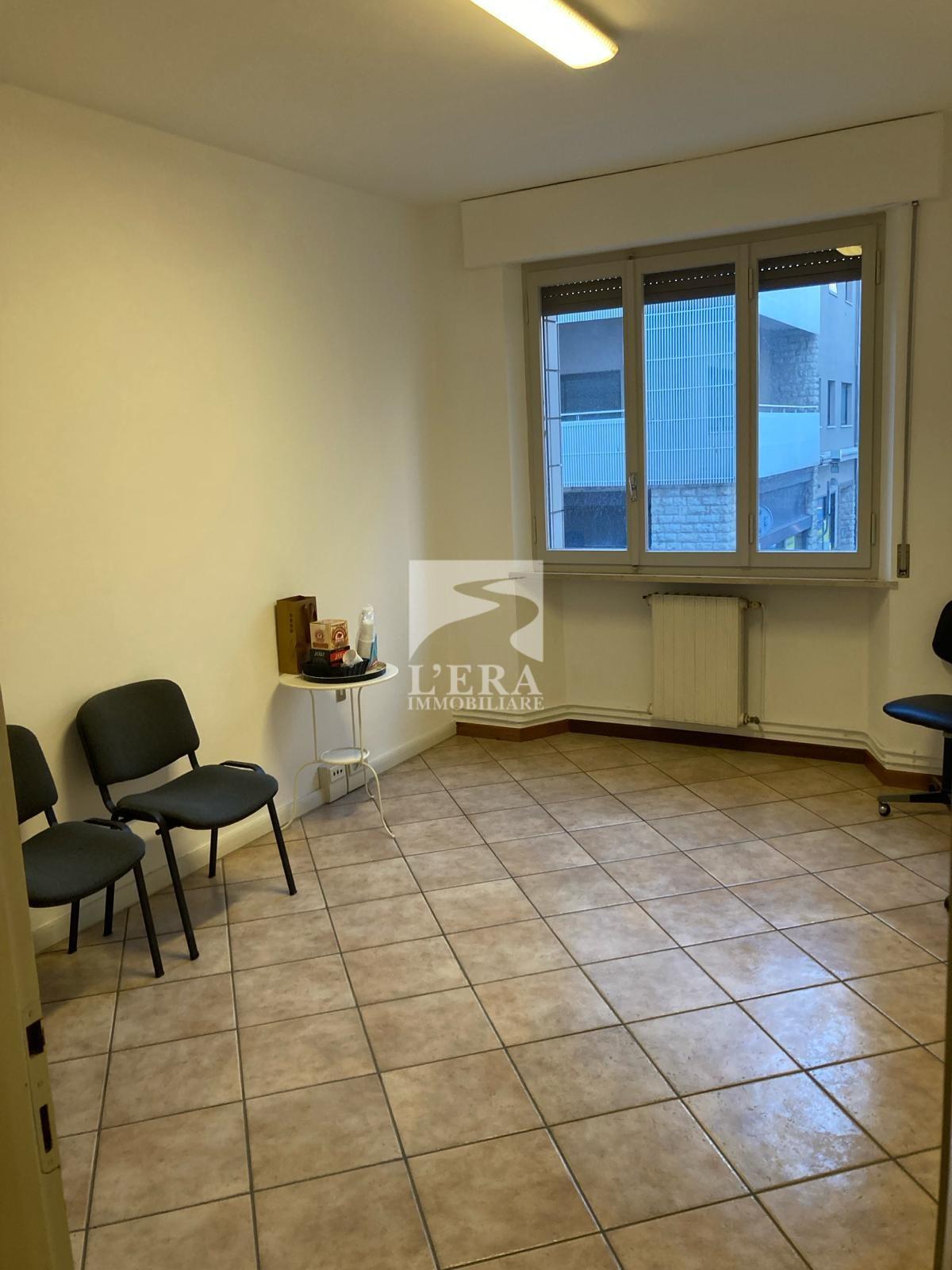 Ufficio / Studio in affitto a Pontedera, 3 locali, prezzo € 500 | PortaleAgenzieImmobiliari.it