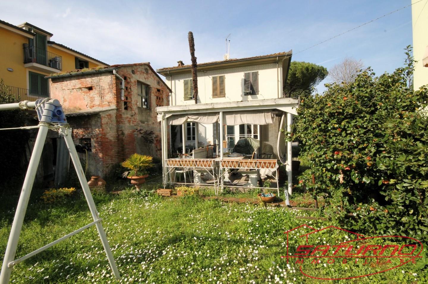 Villa in vendita a Lucca, 6 locali, prezzo € 250.000 | PortaleAgenzieImmobiliari.it