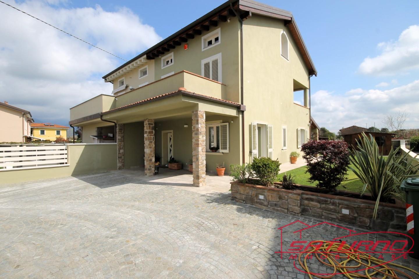 Villa Bifamiliare in vendita a Capannori, 7 locali, prezzo € 395.000 | PortaleAgenzieImmobiliari.it